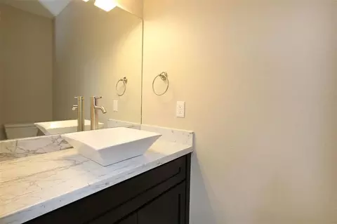 Bath - 7917 Elka Lp, Laredo, TX 78045 photo 1 of 3
