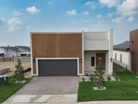 3912 Yoyis St, Laredo, TX 78046