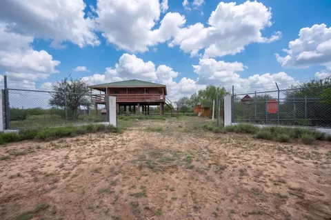 1061 Sal Si Puedes, Laredo, TX 78041