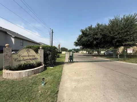 1000 Ranchway Dr # 67, Laredo, TX 78045