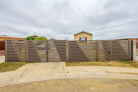 5019 Los Cedros Ln, Laredo, TX 78046