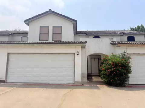 100 E Village Blvd #31, Laredo, TX 78041
