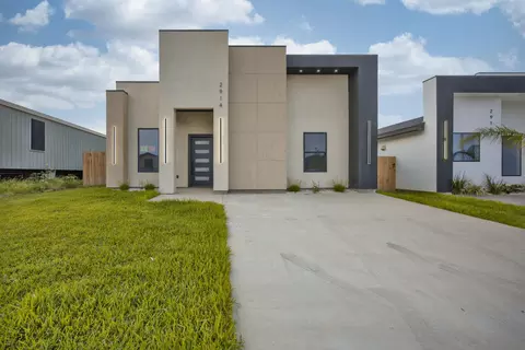 2914 Coventry Dr, Laredo, TX 78046