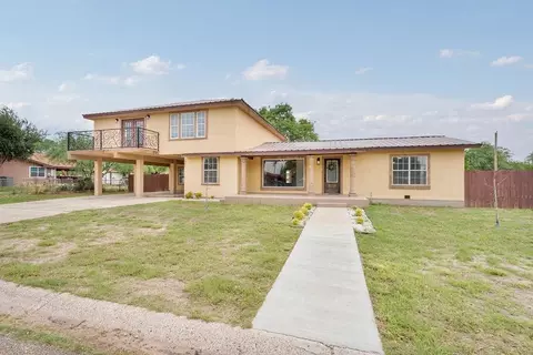 1902 Carla St, Zapata, TX 78076