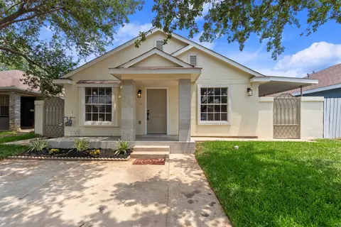 813 Deer Ln, Laredo, TX 78045
