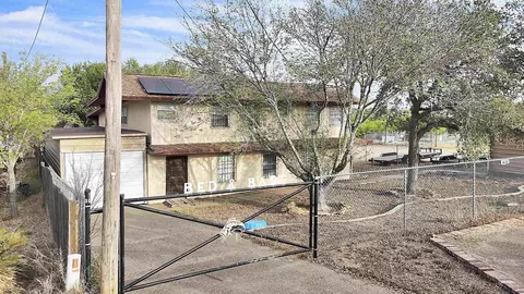 130 N Jab Dr, Zapata, TX 78076