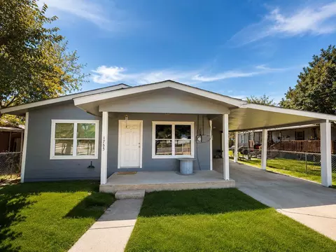 1755 N 7th St, Crystal City, TX 78839