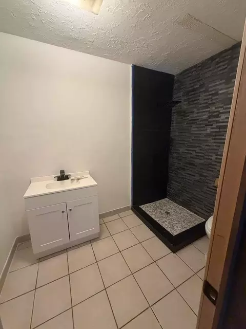 Bath - 153 Biscayne Lp, Laredo, TX 78045 photo 3 of 3