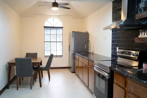 Kitchen - 153 Biscayne Lp, Laredo, TX 78045 photo 1 of 2