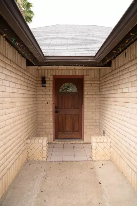 Entry Way - 153 Biscayne Lp, Laredo, TX 78045 photo 1 of 2