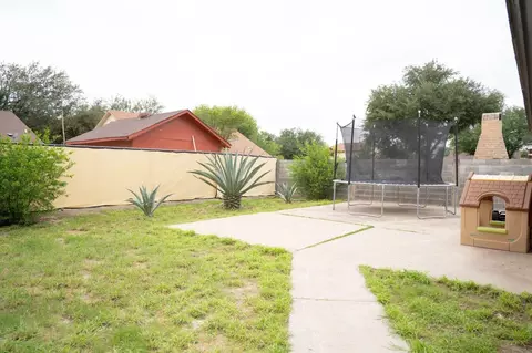Exterior - 153 Biscayne Lp, Laredo, TX 78045 photo 7 of 9