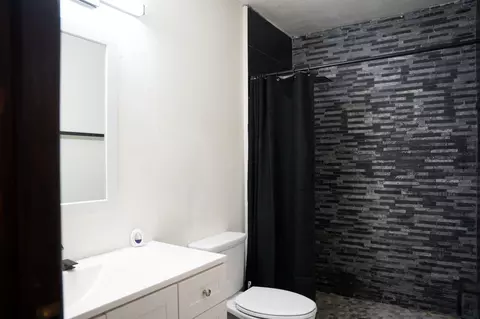 Bath - 153 Biscayne Lp, Laredo, TX 78045 photo 1 of 3