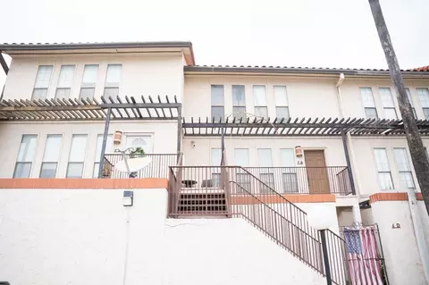 101 W Del Mar Blvd #9D, Laredo, TX 78041