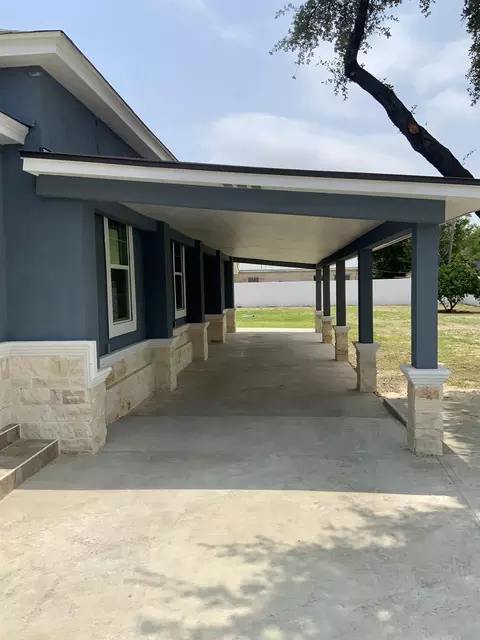Exterior - 919 Willow St, Laredo, TX 78040 photo 8 of 9