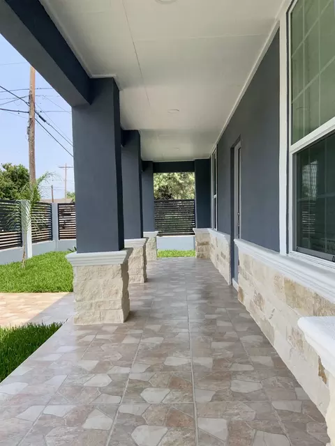 Exterior - 919 Willow St, Laredo, TX 78040 photo 7 of 9