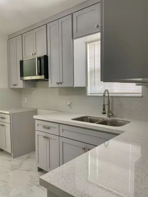 Kitchen - 919 Willow St, Laredo, TX 78040 photo 6 of 7