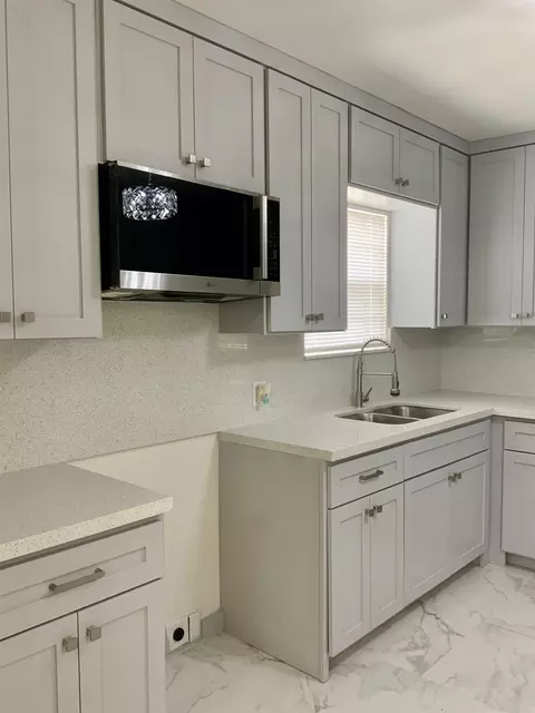 Kitchen - 919 Willow St, Laredo, TX 78040 photo 5 of 7