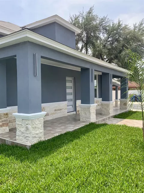Exterior - 919 Willow St, Laredo, TX 78040 photo 6 of 9