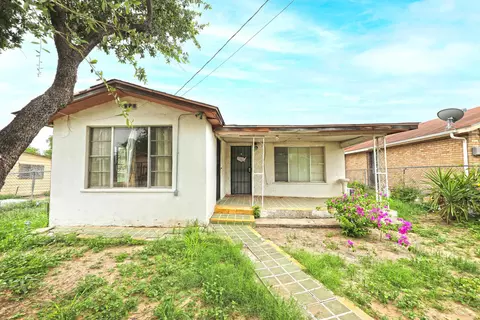 2305 San Jorge Ave, Laredo, TX 78040