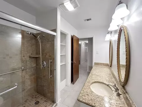 Bath - 412 Longshadow Rd, Laredo, TX 78041 photo 4 of 7