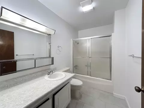Bath - 412 Longshadow Rd, Laredo, TX 78041 photo 7 of 7