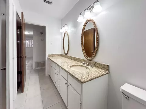 Bath - 412 Longshadow Rd, Laredo, TX 78041 photo 5 of 7