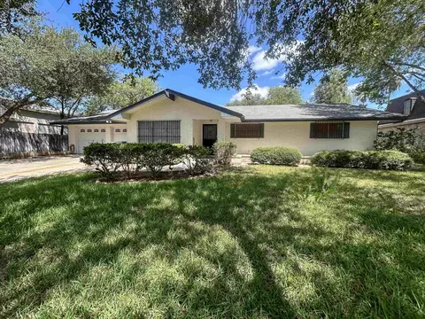 Exterior - 412 Longshadow Rd, Laredo, TX 78041 photo 3 of 9
