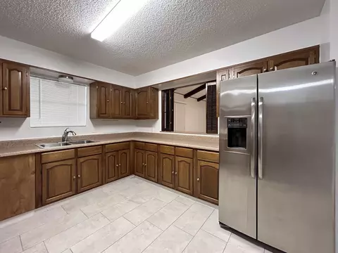 Kitchen - 412 Longshadow Rd, Laredo, TX 78041 photo 2 of 4