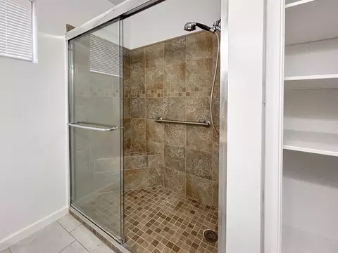 Bath - 412 Longshadow Rd, Laredo, TX 78041 photo 6 of 7