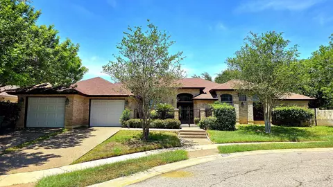 8101 Purtzer Dr, Laredo, TX 78045