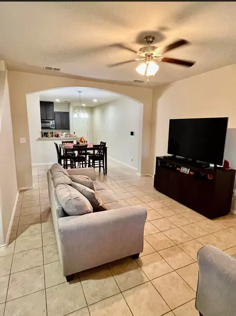 Living - 114 Niagara Dr, Laredo, TX 78045 photo 2 of 2