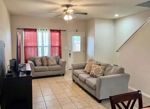 Living - 114 Niagara Dr, Laredo, TX 78045 photo 1 of 2
