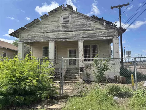 2019 Victoria St, Laredo, TX 78040