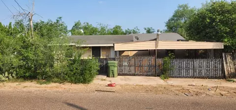 902 Laredo Ave, Zapata, TX 78076