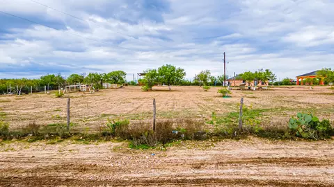 249 Los Fresnos, Laredo, TX 78043