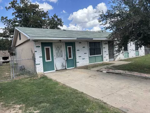 Exterior - 128 Franklin St, Laredo, TX 78041 photo 2 of 7