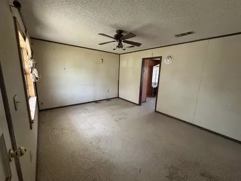Living - 128 Franklin St, Laredo, TX 78041 photo 1 of 2