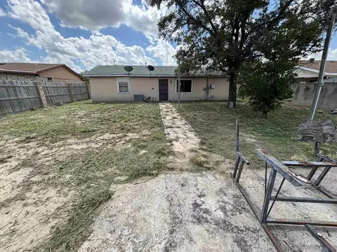 Exterior - 128 Franklin St, Laredo, TX 78041 photo 5 of 7