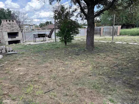Exterior - 128 Franklin St, Laredo, TX 78041 photo 6 of 7