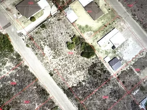 5124 Mission Ln, Zapata, TX 78076