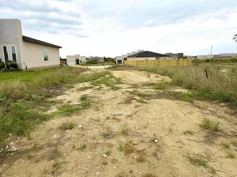 6706 El Bosal Ln, Laredo, TX 78046