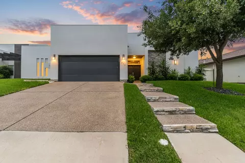 214 Bluff Oak Dr, Laredo, TX 78045