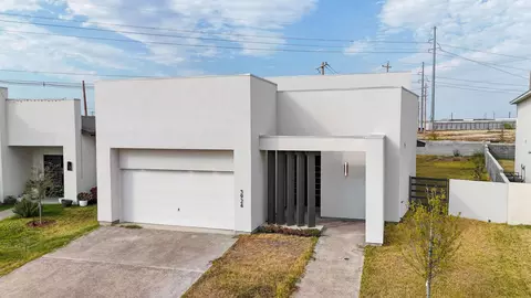 3924 Sun Valley Dr, Laredo, TX 78045