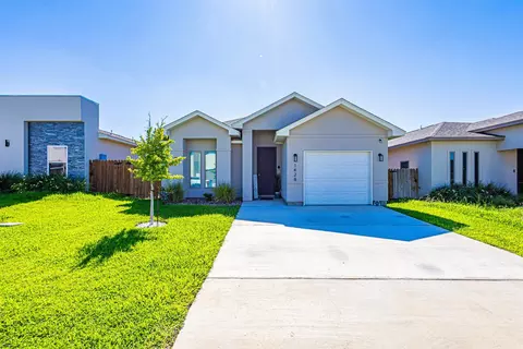 1428 Los Estribos Dr, Laredo, TX 78046