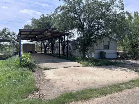 132 N Jab Dr, Zapata, TX 78076