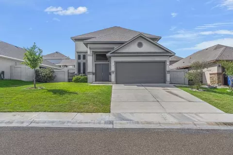 330 Altozano Dr, Laredo, TX 78045