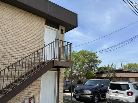 705 E Bustamante St #2, Laredo, TX 78041
