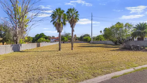 1213 St John Lp, Laredo, TX 78045 photo 4