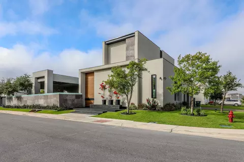 3013 George Martin Dr, Laredo, TX 78041