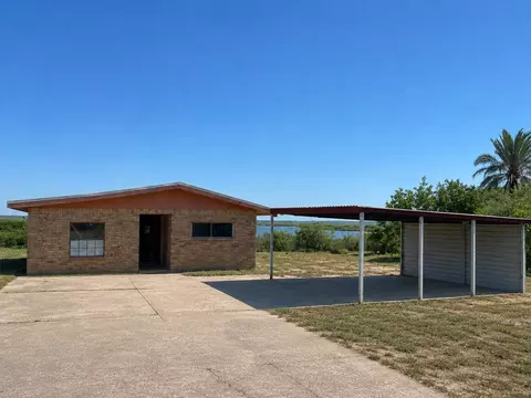 5203 Siesta Ln, Zapata, TX 78076
